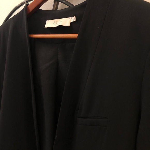 ASTR Classic Black Blazer - Picture 2 of 5